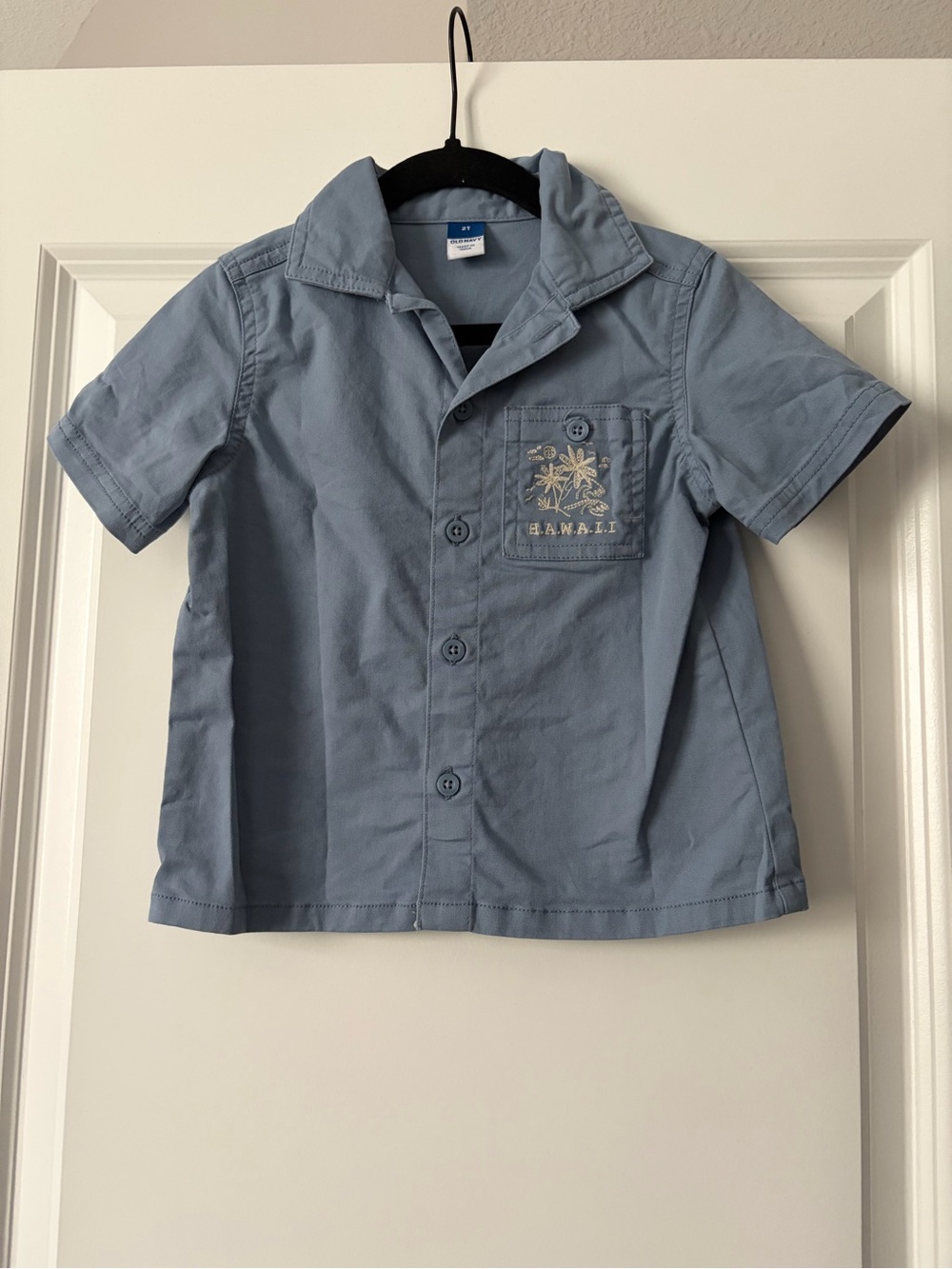 Old Navy Light Blue Short-Sleeve Button-Up Shirt with Pocket Embroidery